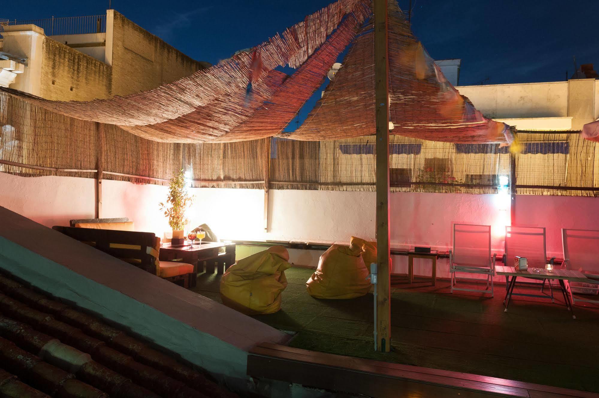 Hostal The Nomad Hostel&pension